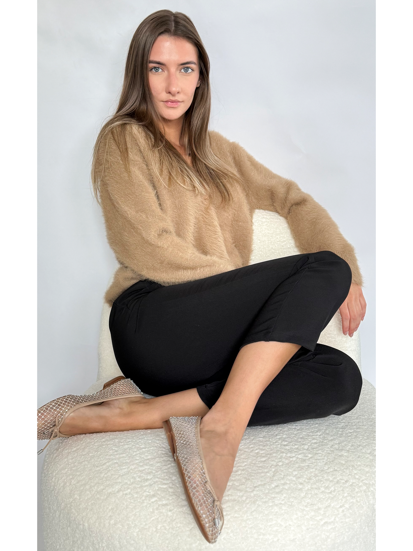 حذاء مسطح بلون العاري مع كريستال