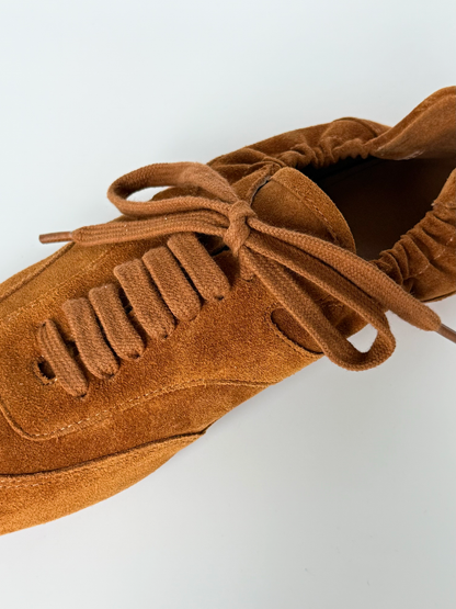 Tenis de piel de ante marrón