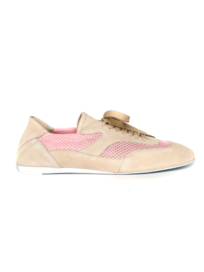 Tênis de couro com detalhes em malha rosa