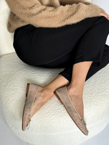 حذاء مسطح بلون العاري مع كريستال